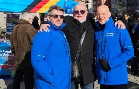 photo_5260375644229539503_x