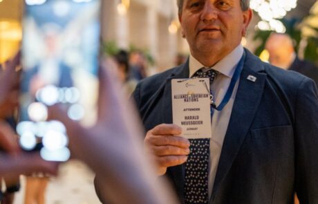 photo_5314264474338400432_y