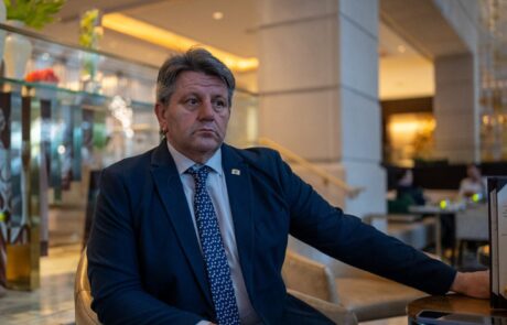 photo_5314264474338400434_y